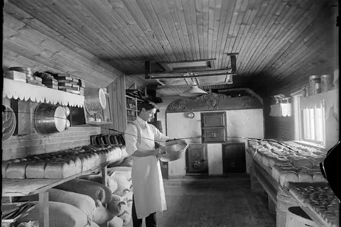 The Little Bread Pedlar photo 4